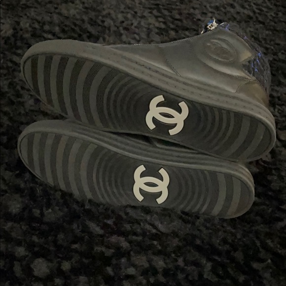 CHANEL Black and Blue C8338 Sneakers - Picture 7 of 11